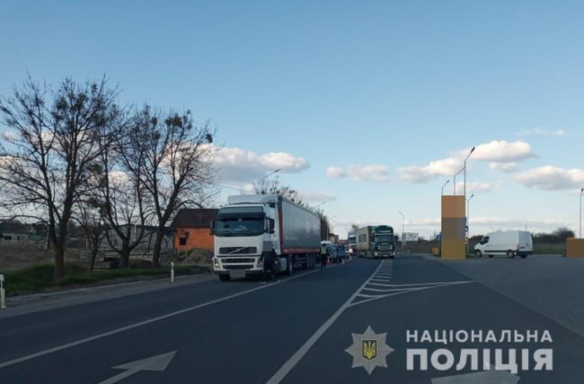 У Луцькому районі зіткнулися вантажівка з легковиком: є постраждалий