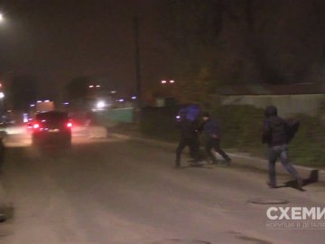 З'явилося відео нападу охоронців Медведчука на журналістів в аеропорту Києва