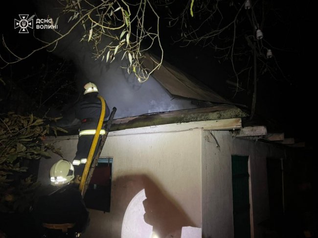 На Волині горіла господарська споруда