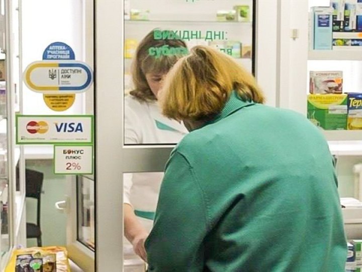 В Україні хочуть заборонити продавати в аптеках при лікарнях дорогі ліки, якщо є дешевші аналоги, – МОЗ