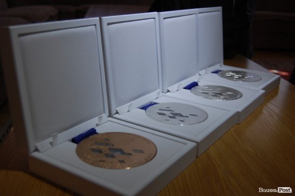 Волинська паралімпійка показала свої медалі губернатору. ФОТО. ВІДЕО