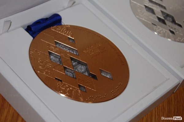 Волинська паралімпійка показала свої медалі губернатору. ФОТО. ВІДЕО