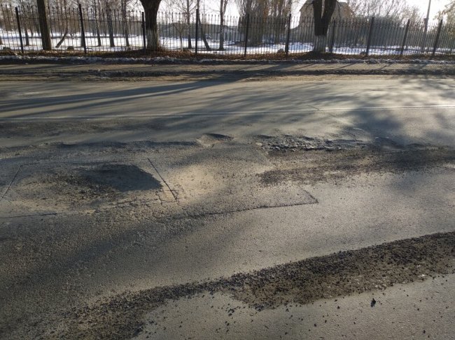 У Луцьку розповіли, як ремонтувати дорогу в мороз. ФОТО