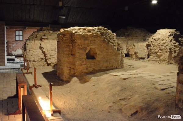 У Луцьку священики молилися біля старовинних руїн. ФОТО