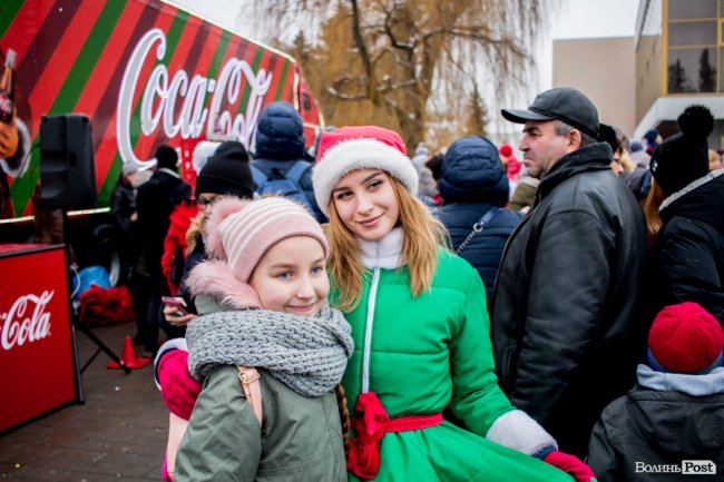 Центр Луцька «поставила на вуха» новорічна фура «Coca-Cola». ФОТО