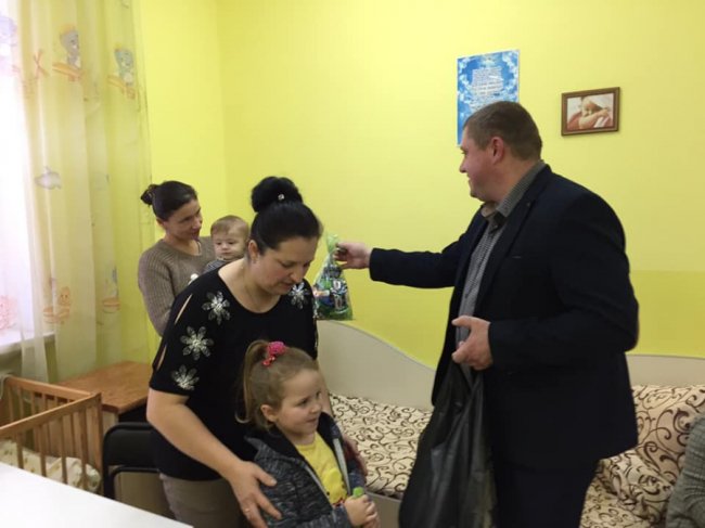 До маленьких пацієнтів волинської лікарні завітали «миколайчики»