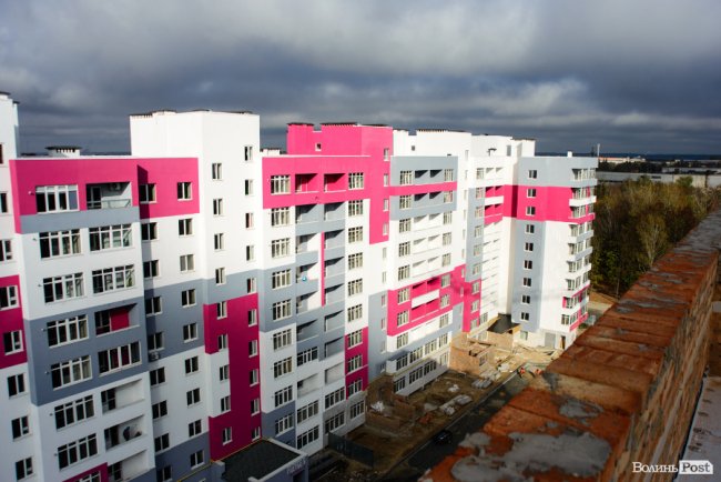У Луцьку продовжує «рости» яскравий ЖК «Caramel Residence». ФОТО*