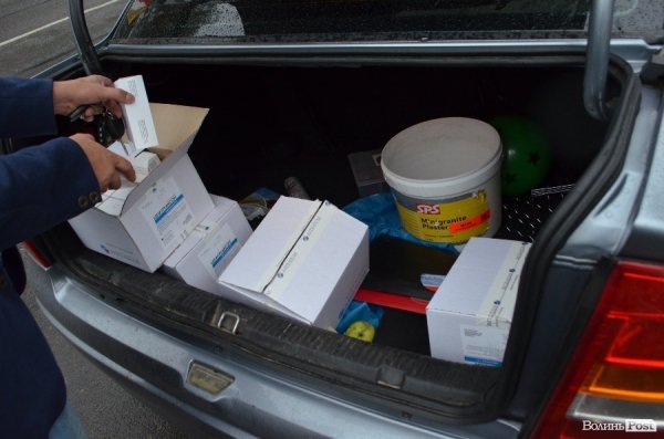 «Автомайдан Волинь» та «Карабас-Барабас» передали ліки «Айдару»