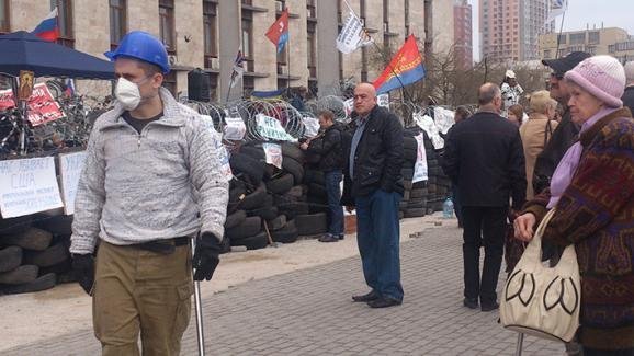 Донецькі сепаратисти укріплюють барикади. ФОТО