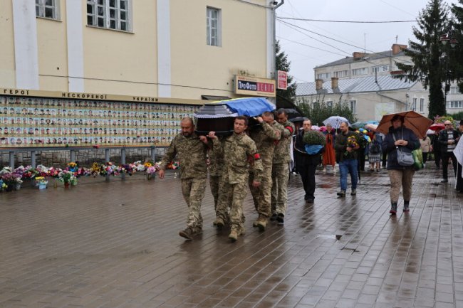 У Луцьку попрощалися з полеглим на війні Героєм Юрієм Ковальчуком