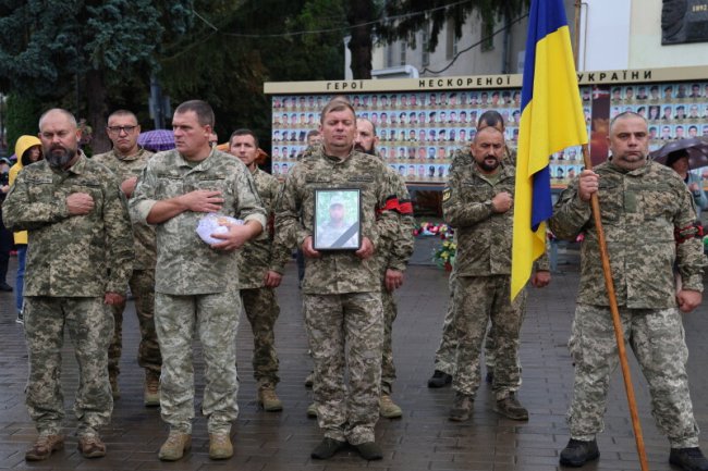 У Луцьку попрощалися з полеглим на війні Героєм Юрієм Ковальчуком