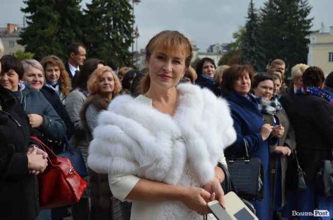 У Луцьку молоді вчителі влаштували запальні танці в центрі міста. ФОТО