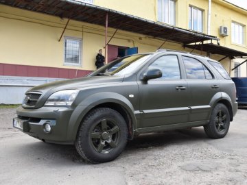 Працівники Луцького комбінату шкільного та студентського харчування придбали для волинських бійців автомобіль. ВІДЕО