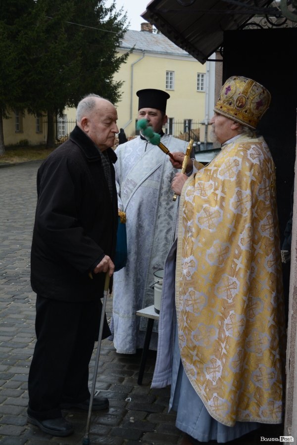 У центрі Луцька освятили воду. ФОТО