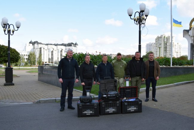 Волинські прикордонників отримали від благодійників безпілотник та водоочисні станції. ФОТО
