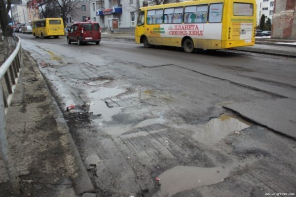 Луцькі водії про міські дороги. ФОТО. ВІДЕО