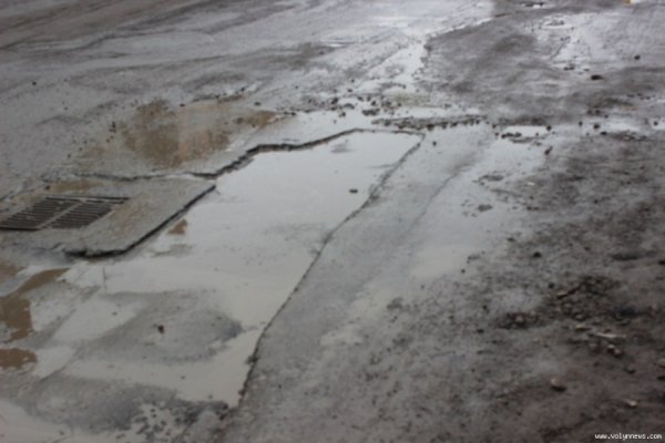 Луцькі водії про міські дороги. ФОТО. ВІДЕО