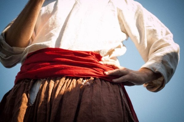 Лучанин з друзями змайстрував козацький човен і прокатався ним по Дніпрі. ФОТО