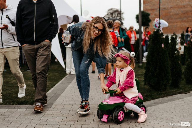 Розкриття таємниці, подарунки та KADNAY «на десерт»: як на «Супернові» веселилися «добрі сусіди». ФОТОРЕПОРТАЖ*