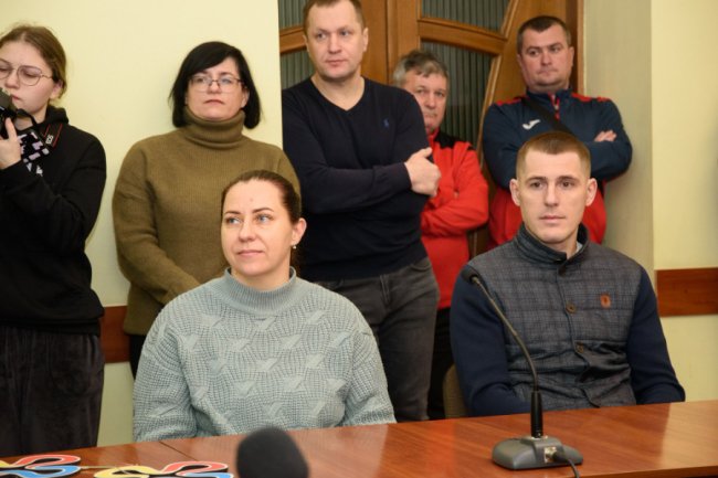 У Луцьку двом спортсменам вручили ключі від квартир. ФОТО