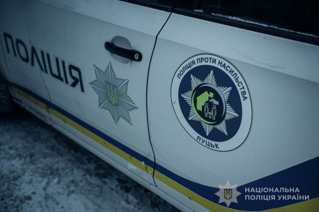 У Луцьку дебошир вистрілив у поліцейського, який прикрив собою жінку з дитиною