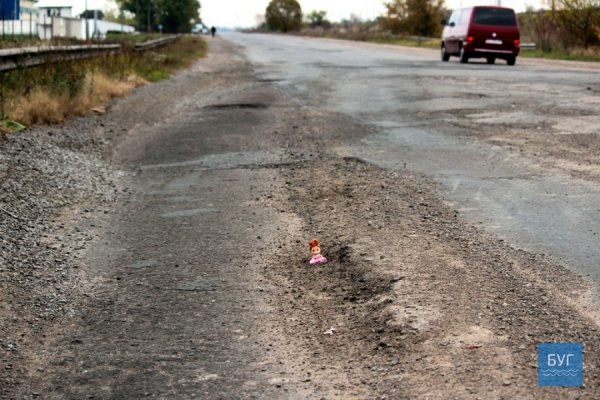 Жахливі дороги Волині не пройшли випробування іграшкою. ФОТО