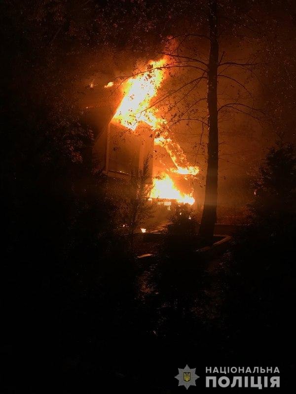 У центрі Рівного підпалили ресторан: постраждав охоронець. ФОТО