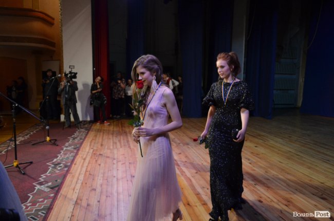 «Ви переможці»: у Луцьку нагородили випускників-медалістів. ФОТО