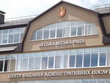 У луцькому ЦНАПі за рік зробили майже 26 тисяч закордонних паспортів