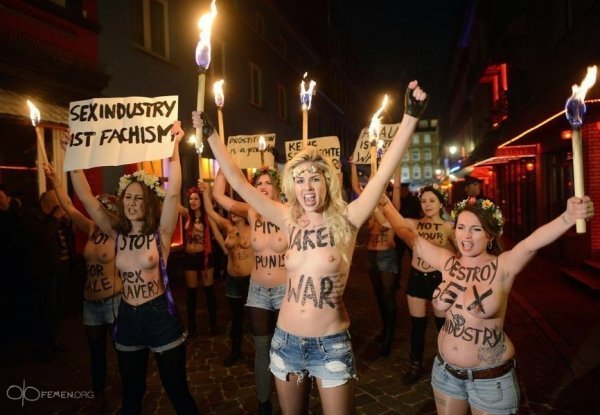 FEMEN провели акцію у кварталі проституток. ФОТО