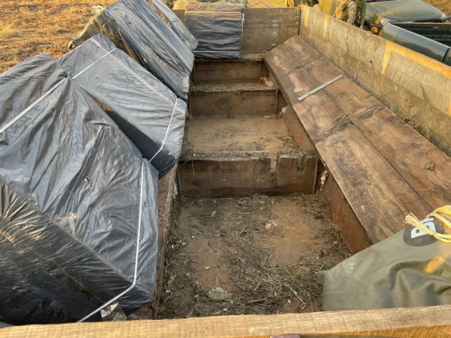 Через Волинь у подвійному дні причепа тракторист віз до кордону з Польщею сигарети. ФОТО