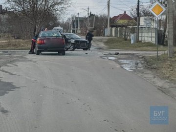У місті на Волині на перехресті зіткнулись дві автівки. ФОТО