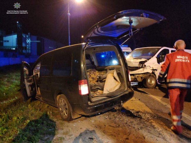 Вночі неподалік Луцька сталась аварія: троє людей – у лікарні. ФОТО