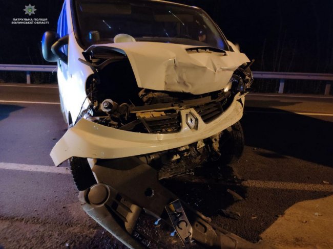 Вночі неподалік Луцька сталась аварія: троє людей – у лікарні. ФОТО