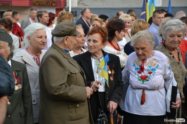 У Луцьку урочисто підняли Державнй Прапор. ФОТО