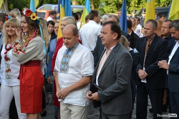 У Луцьку урочисто підняли Державнй Прапор. ФОТО