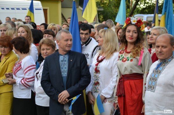 У Луцьку урочисто підняли Державнй Прапор. ФОТО