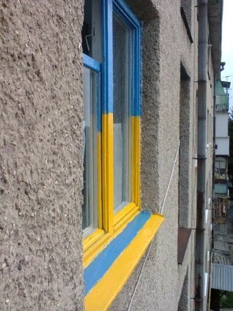 У Луцьку з'явився «патріотичний» двір.  ФОТО