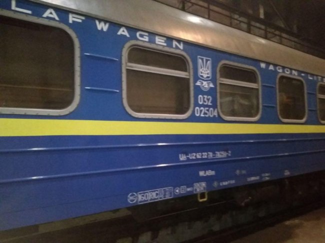 З димком і запашком: на Волині у туалеті польського поїзда знайшли нелегальні цигарки. ФОТО