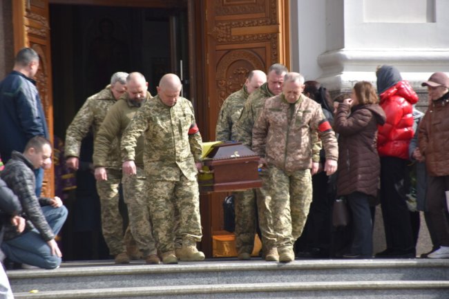 У Луцьку попрощались з воїном Дмитром Гуцаленком