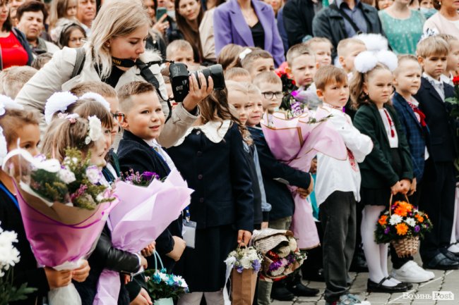 У Луцькому НВК №26 пролунав перший дзвінок. ФОТОРЕПОРТАЖ