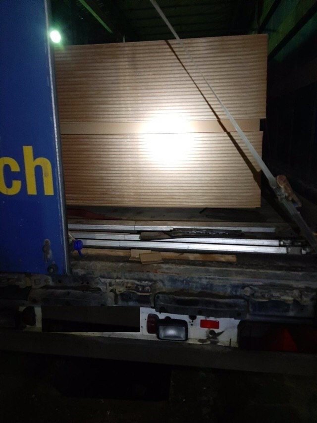 На волинській митниці у фурі знайшли контрабандні сигарети з Білорусі. ФОТО