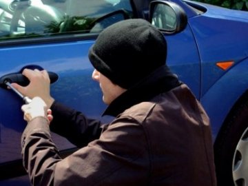 На Волині затримали чоловіків, які обкрадали автомобілі