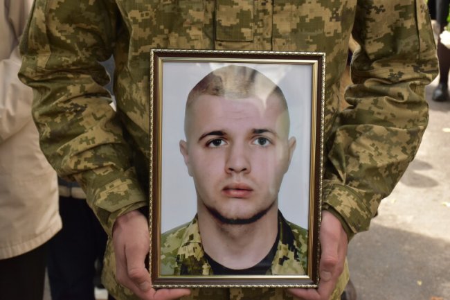 Луцька громада у жалобі: в останню дорогу провели трьох Героїв – Сергія Кравченка, Андрія Крачунова та Олексія Каплуна