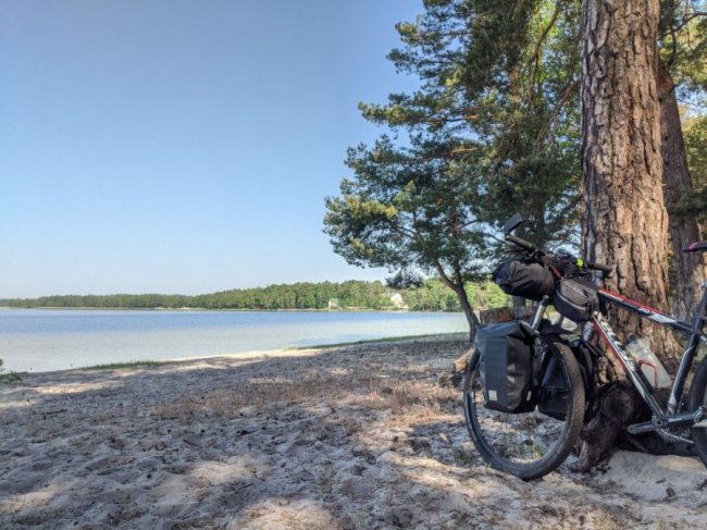 Двоє волинян проїхали на велосипеді понад тисячу кілометрів, аби дістатися Карпат. ФОТО