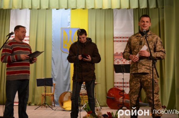 Волинського волонтера відзначили двома медалями