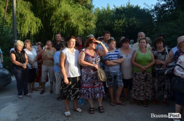 Лучани протестують проти військової техніки. ФОТО 