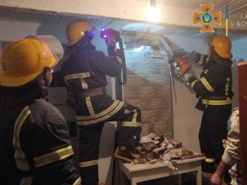 На Волині сажа в димоході ледве не спричинила пожежу у будинку. ФОТО