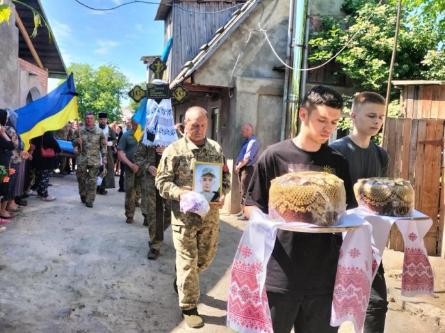 Був наймолодшим сином у родині: на Волині провели в останню дорогу 20-річного Героя Євгена Куденьчука
