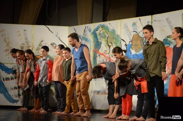 Історії дітей-біженців мовою танцю. ФОТО